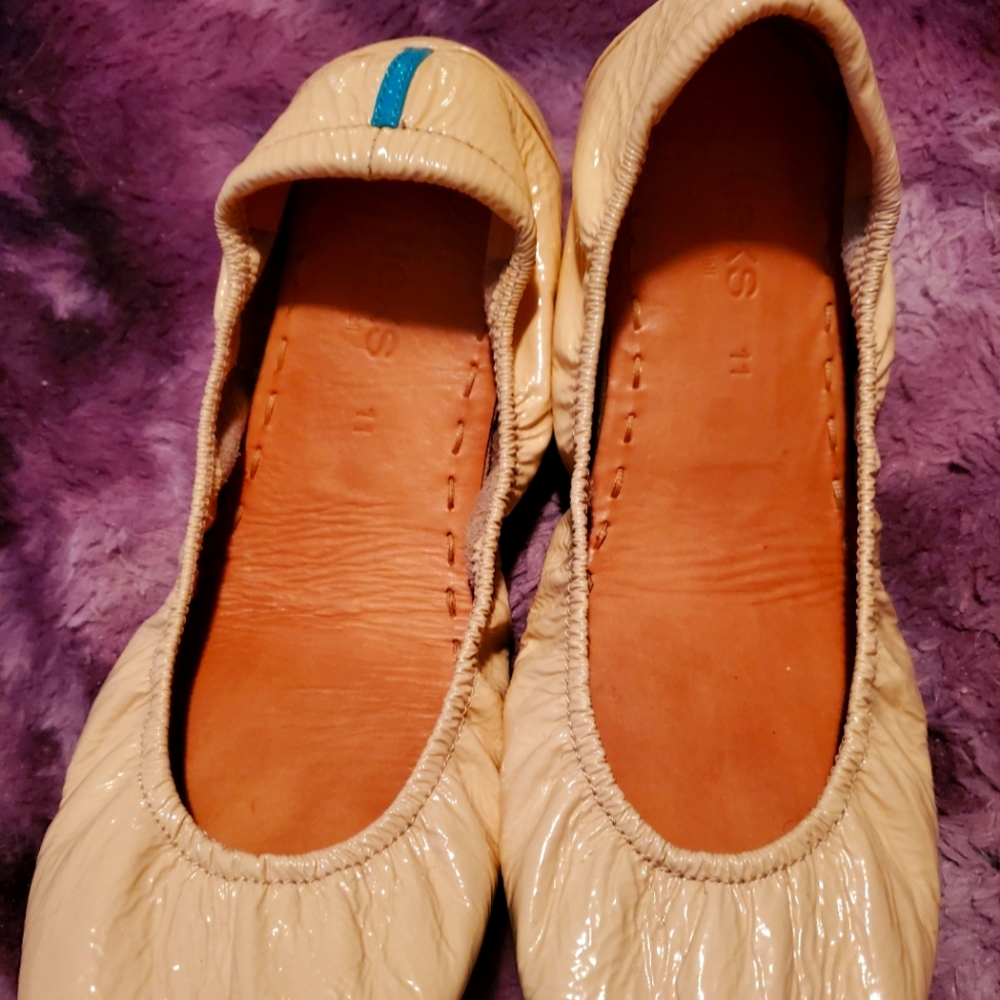 Ties leather ballet shoes